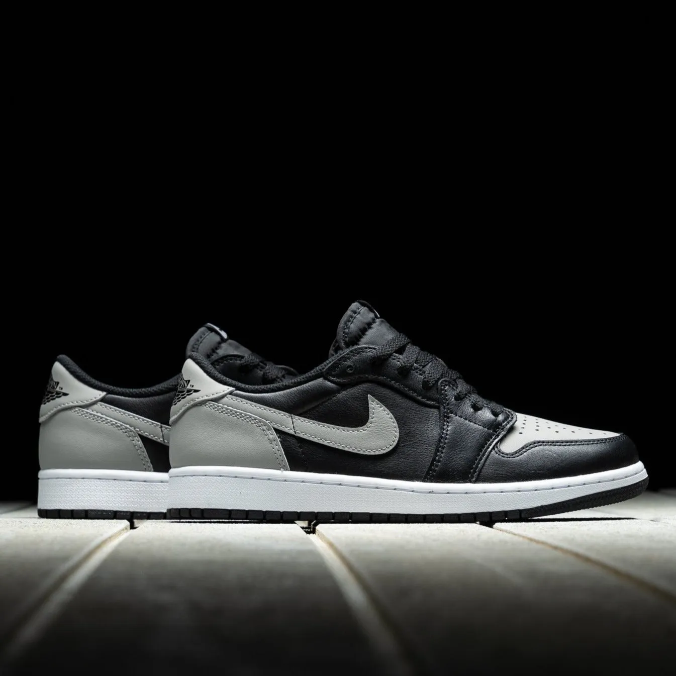 Air Jordan 1 Retro Low OG 'Shadow' - Black/Medium Grey