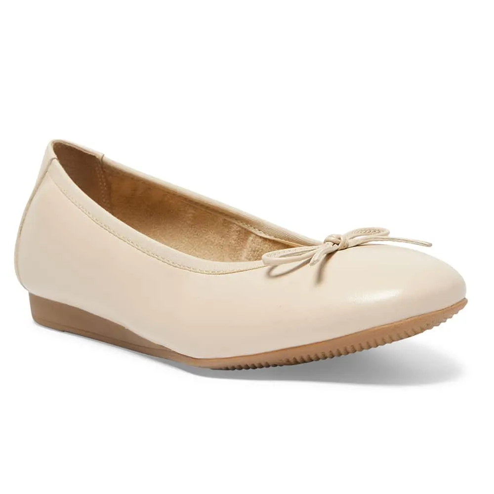 Belamy Flat in Nude Leather