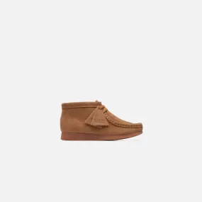 Clarks Grade School Wallabee Boot - Wheat Suede