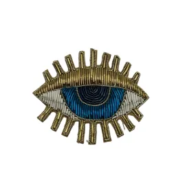 Double lashes blue eyes pin / brooch