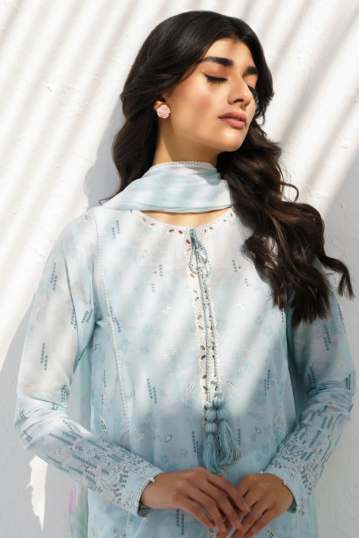 Embroidered Lawn USE-9006